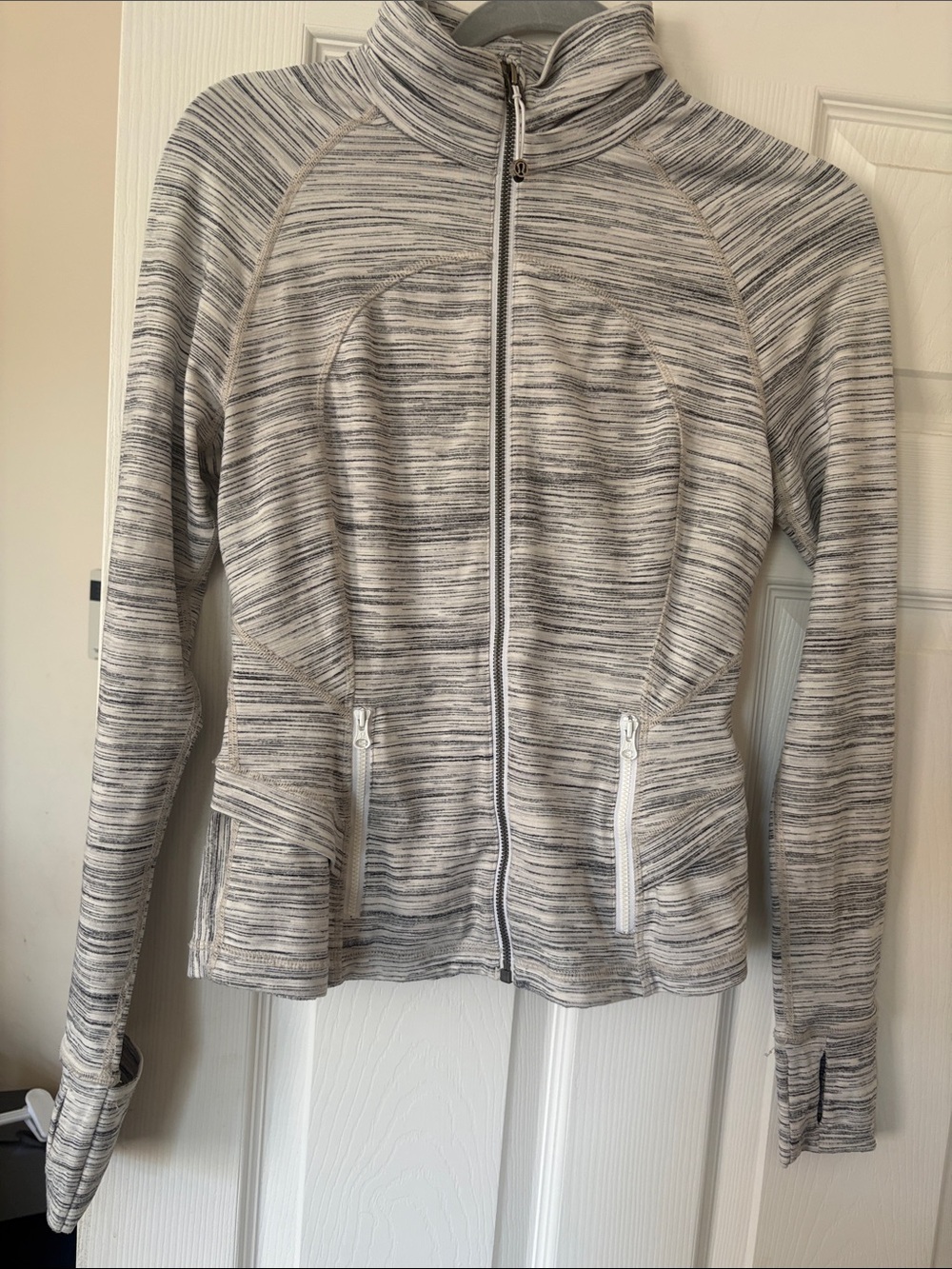 Lululemon  jacket, very good condition